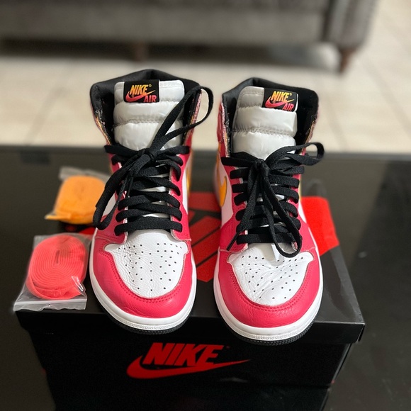JORDAN 1 Retro High 'Light Fusion' Athletic Sneakers size 9 - Picture 3 of 8